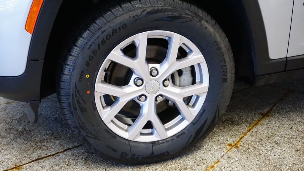 Thumbnail: 2022 Jeep Grand Cherokee - 13