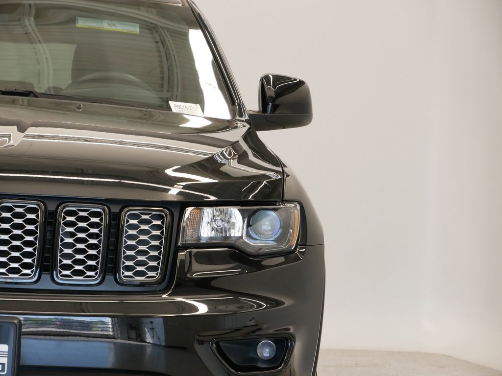 Thumbnail: 2022 Jeep Grand Cherokee - 49