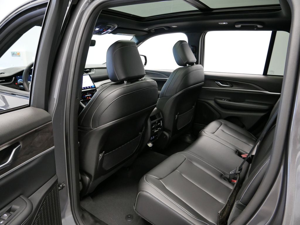 Thumbnail: 2025 Jeep Grand Cherokee - 9