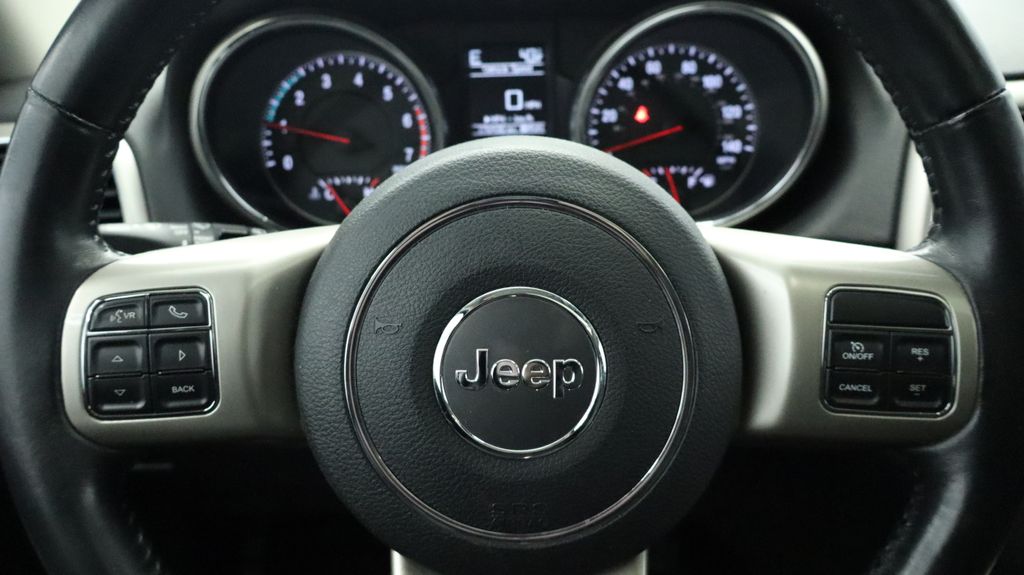 Thumbnail: 2012 Jeep Grand Cherokee - 32