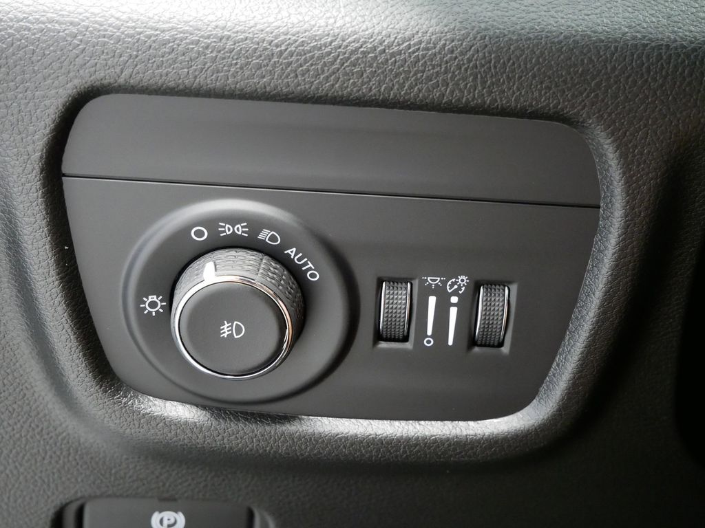 Thumbnail: 2025 Jeep Grand Cherokee - 22