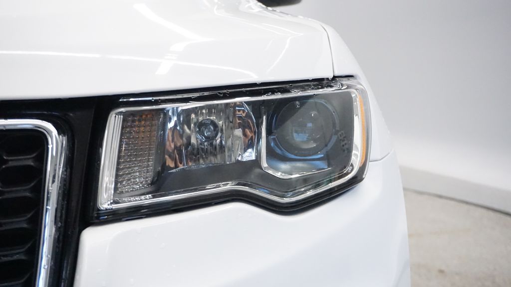 Thumbnail: 2021 Jeep Grand Cherokee - 17