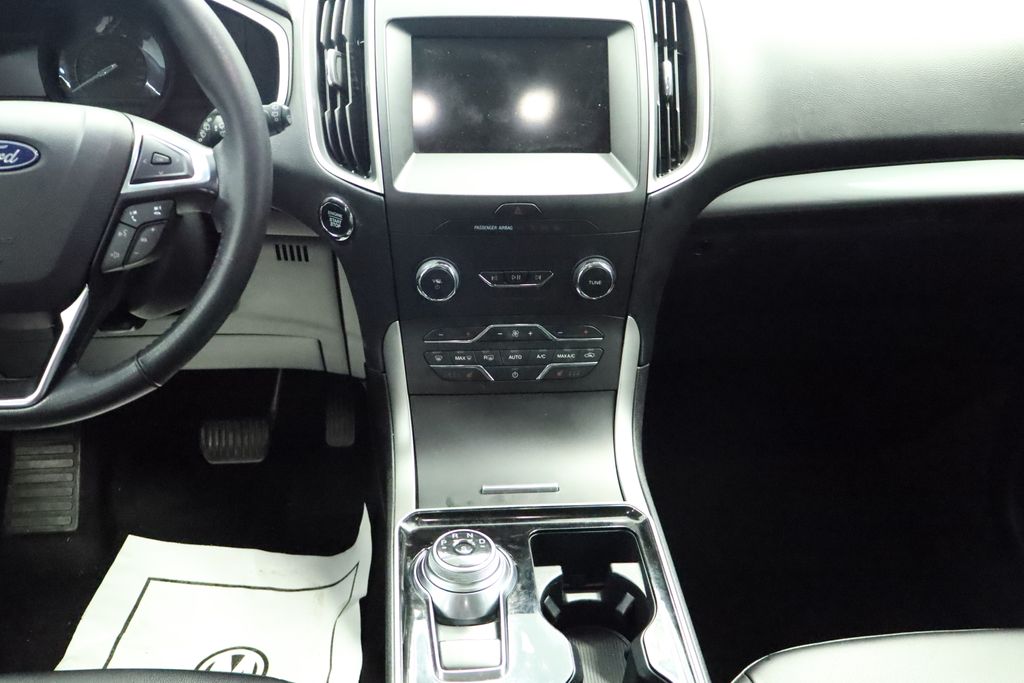 Thumbnail: 2020 Ford Edge - 25