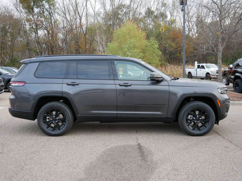 Thumbnail: 2025 Jeep Grand Cherokee L - 9