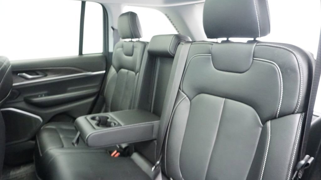 Thumbnail: 2022 Jeep Grand Cherokee - 23