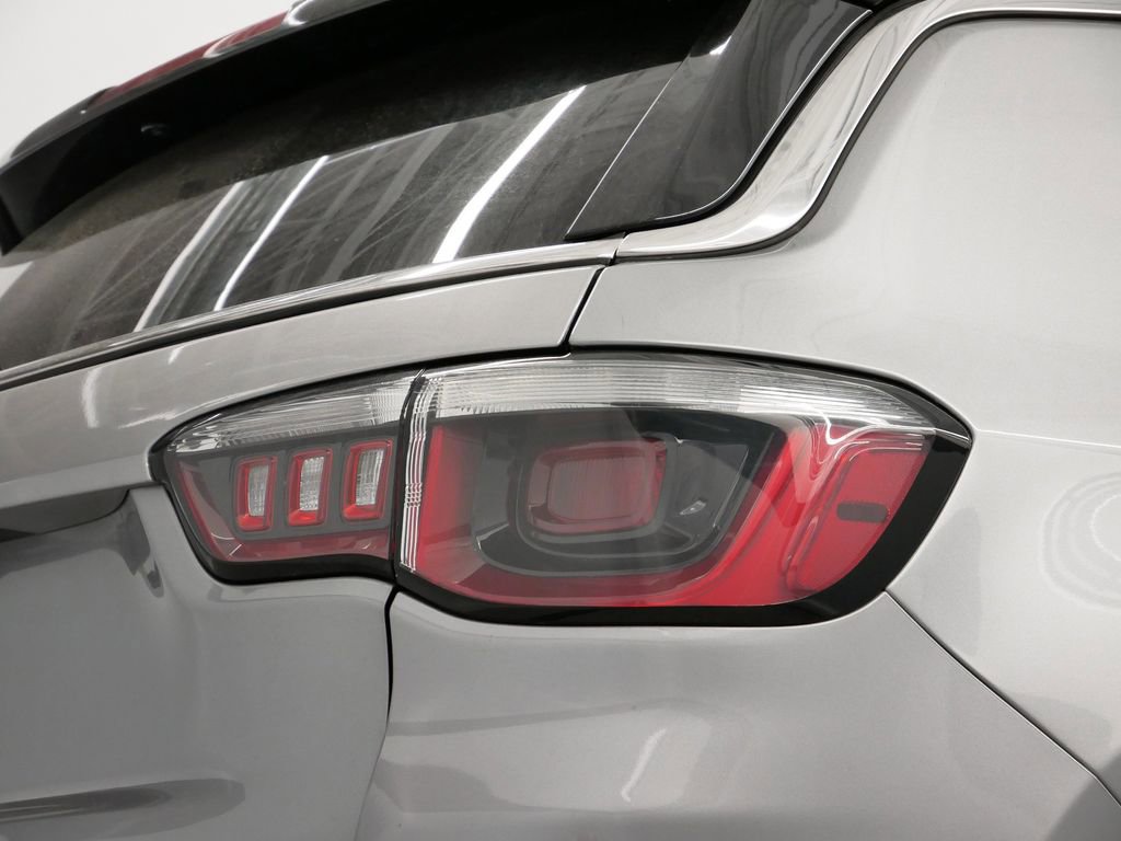 Thumbnail: 2018 Jeep Compass - 21
