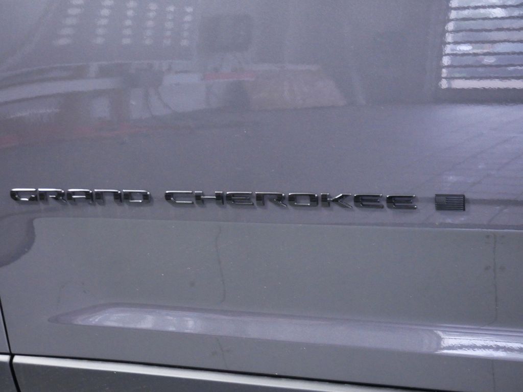 Thumbnail: 2024 Jeep Grand Cherokee - 17
