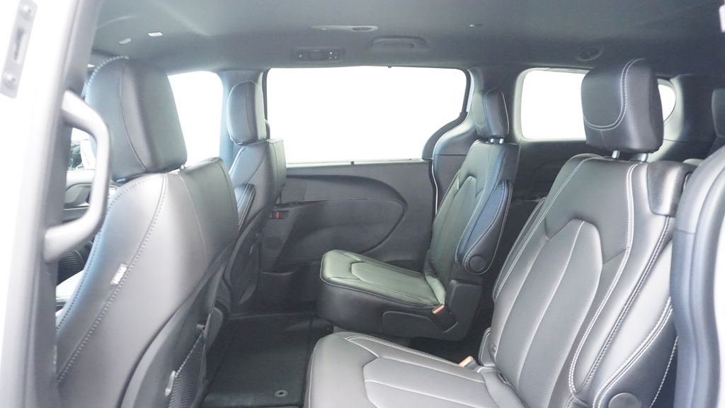 Thumbnail: 2026 Chrysler Voyager - 24