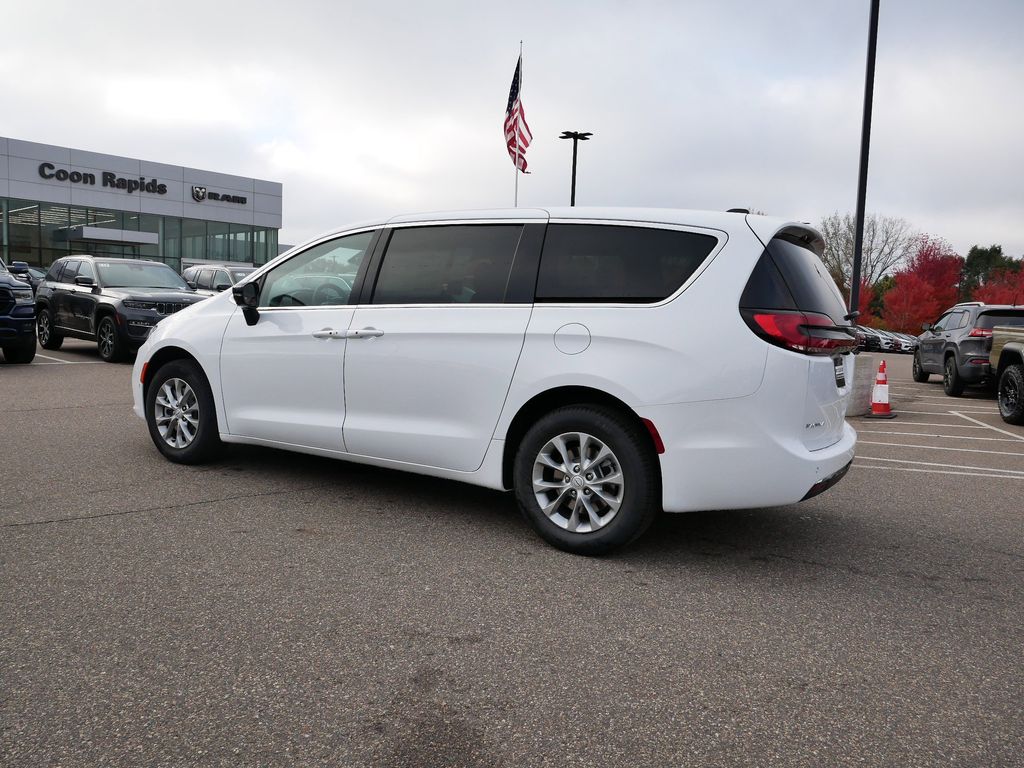 Thumbnail: 2026 Chrysler Pacifica - 44