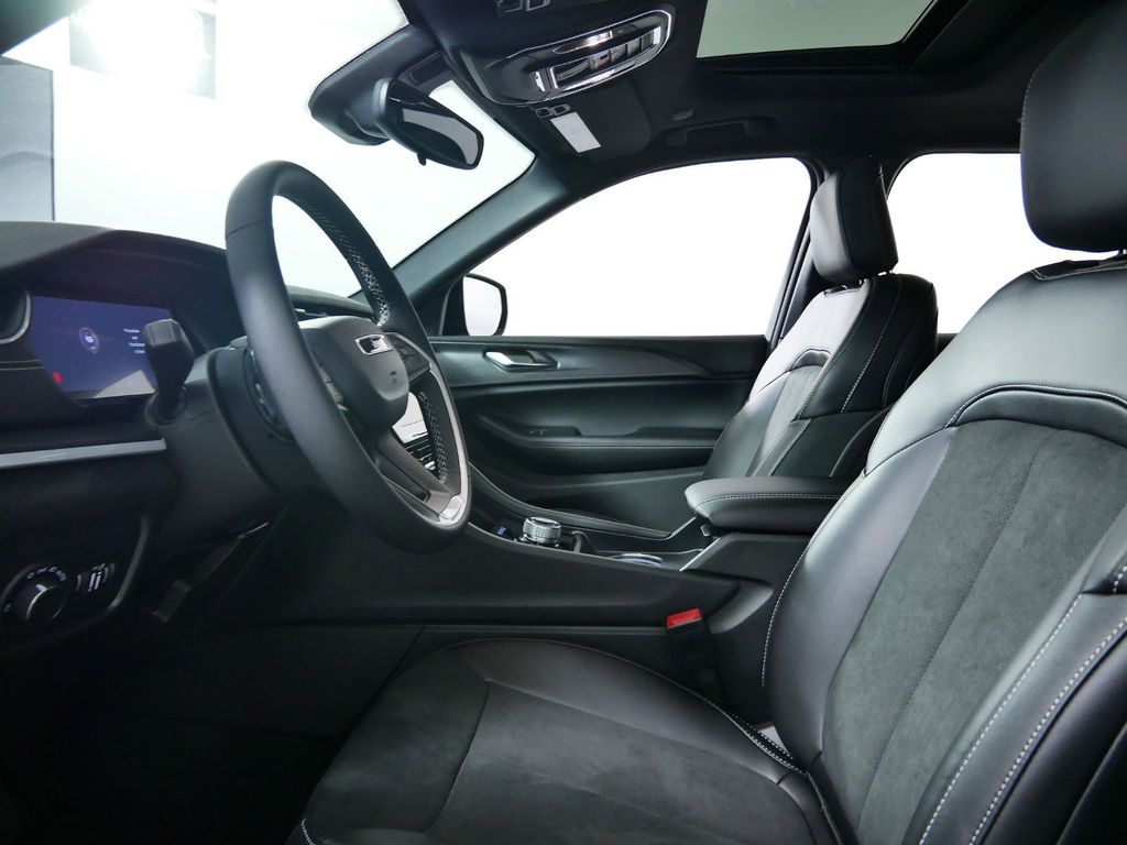 Thumbnail: 2024 Jeep Grand Cherokee - 33