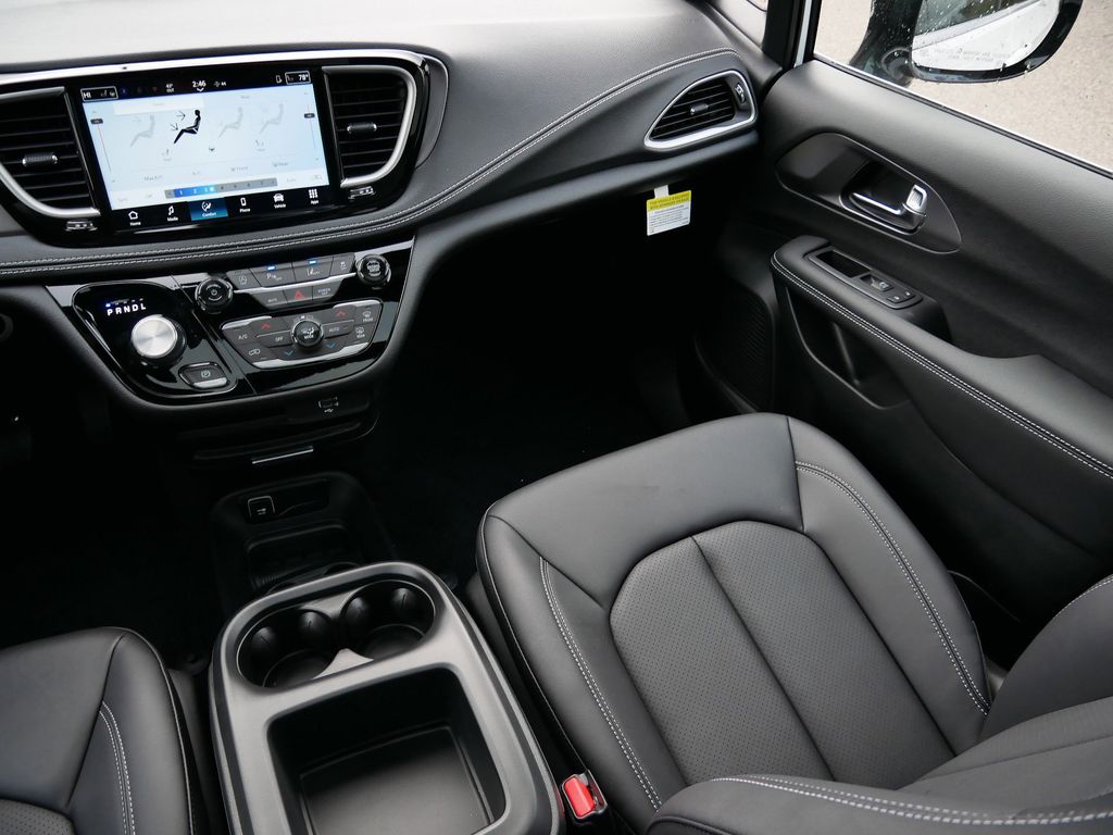 Thumbnail: 2026 Chrysler Pacifica - 16