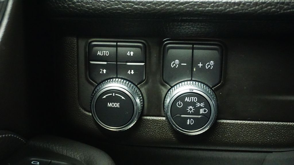 Thumbnail: 2021 GMC Yukon - 32