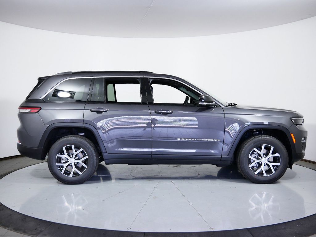 Thumbnail: 2025 Jeep Grand Cherokee - 8