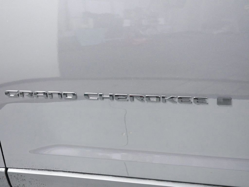 Thumbnail: 2025 Jeep Grand Cherokee - 17