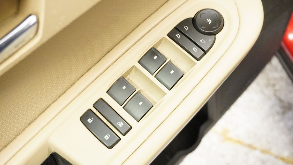 Thumbnail: 2009 Chevrolet Traverse - 26