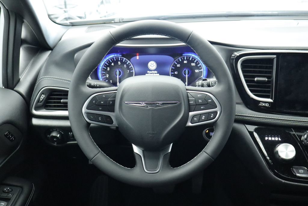 Thumbnail: 2026 Chrysler Pacifica - 22