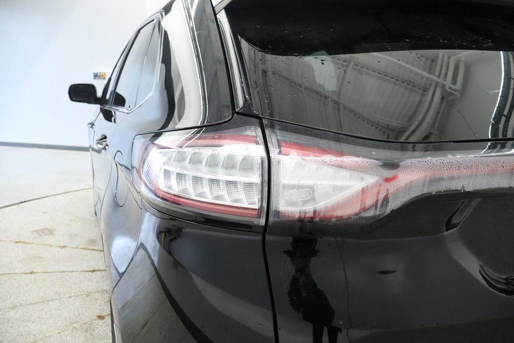 Thumbnail: 2017 Ford Edge - 17