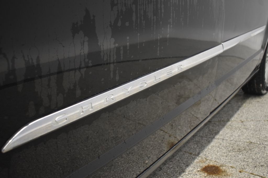 Thumbnail: 2014 Chrysler Town & Country - 12