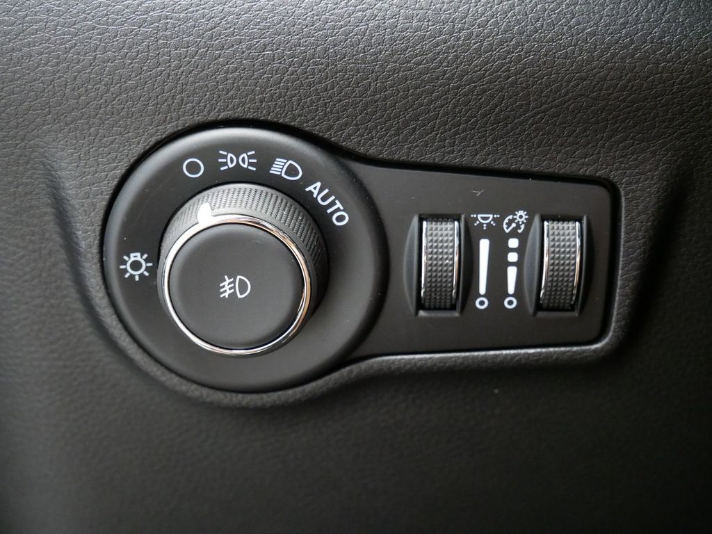 Thumbnail: 2025 Jeep Compass - 21