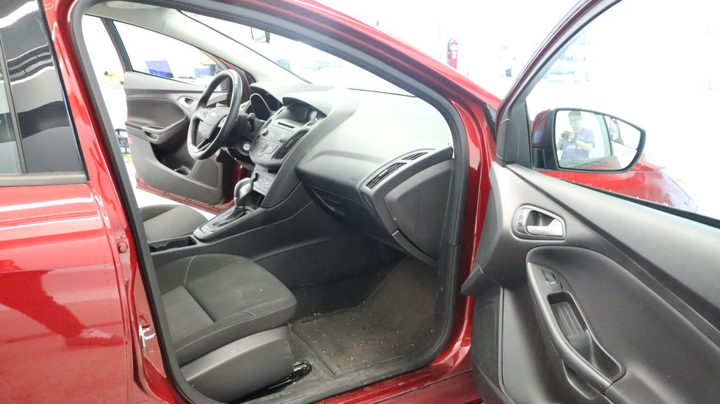 Thumbnail: 2015 Ford Focus - 17