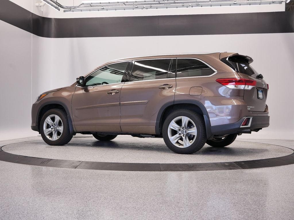 Thumbnail: 2017 Toyota Highlander - 3