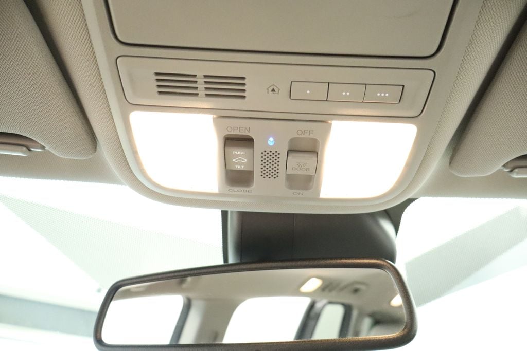 Thumbnail: 2015 Honda Odyssey - 38