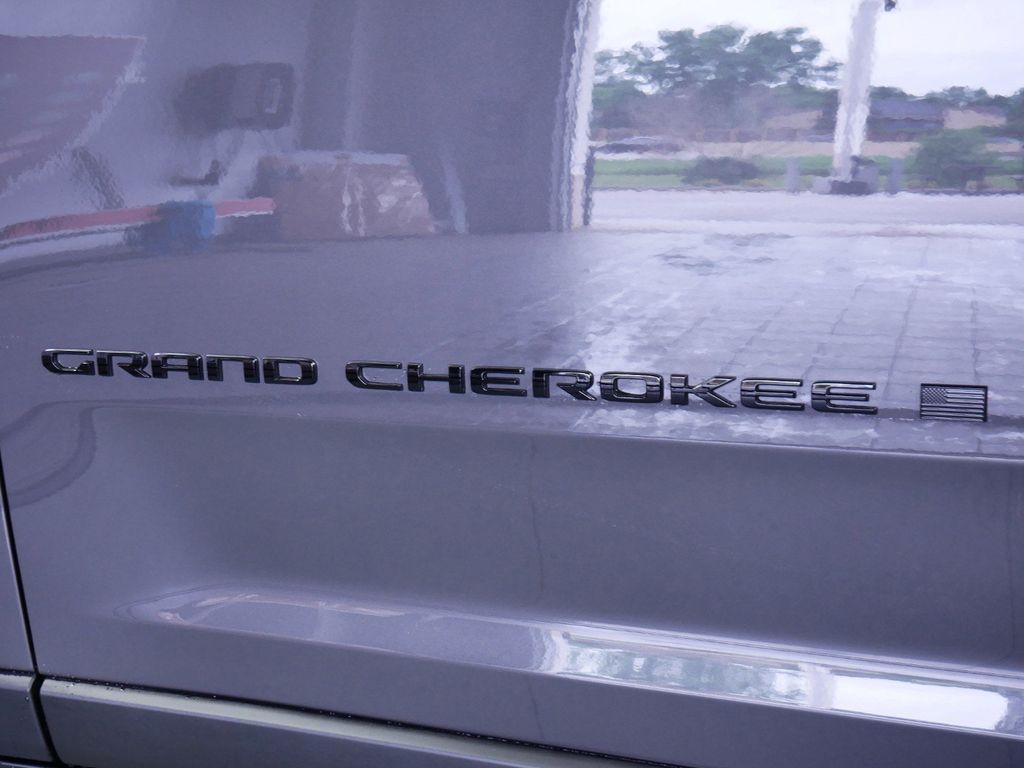 Thumbnail: 2025 Jeep Grand Cherokee - 17