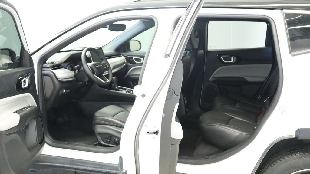 Thumbnail: 2023 Jeep Compass - 17