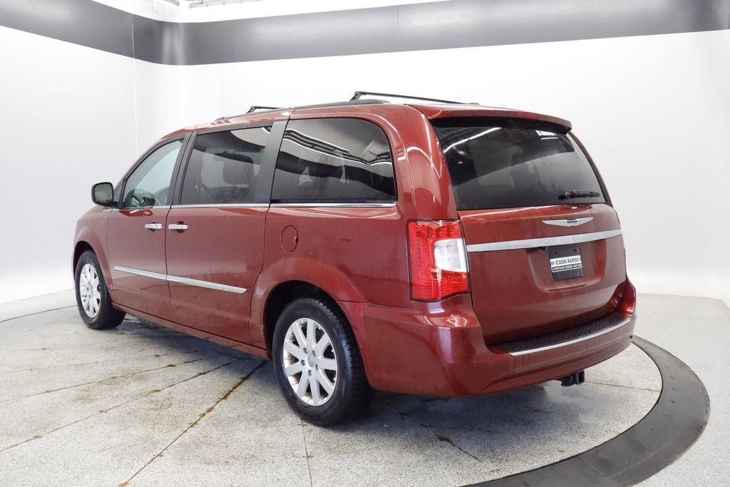 Thumbnail: 2016 Chrysler Town & Country - 2