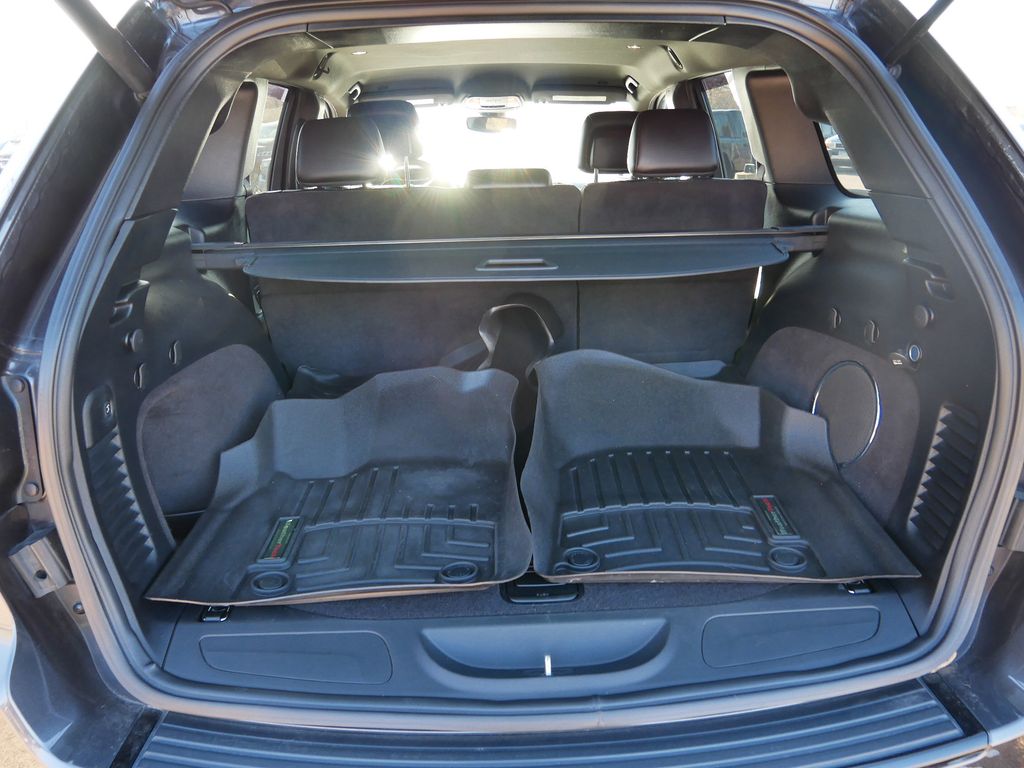 Thumbnail: 2017 Jeep Grand Cherokee - 18