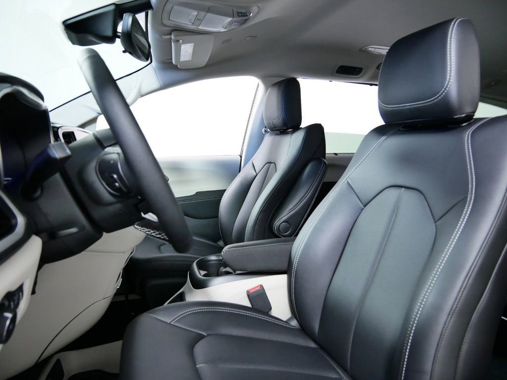 Thumbnail: 2024 Chrysler Pacifica - 34