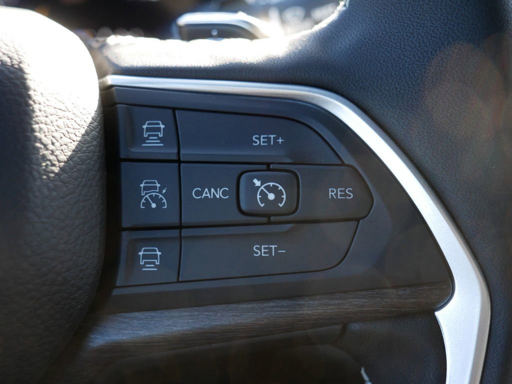 Thumbnail: 2025 Jeep Grand Cherokee - 38