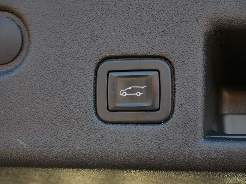 Thumbnail: 2019 Chevrolet Equinox - 18