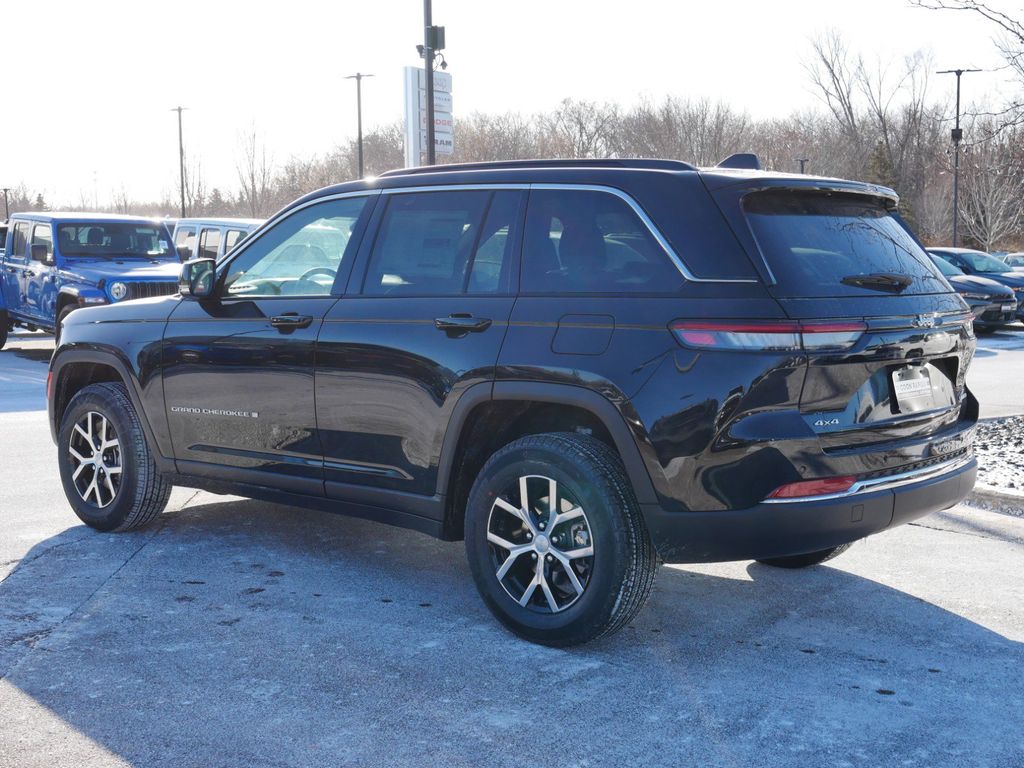 Thumbnail: 2025 Jeep Grand Cherokee - 16