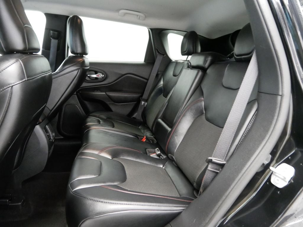 Thumbnail: 2022 Jeep Cherokee - 6