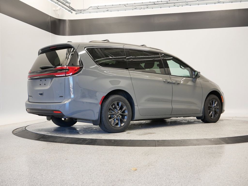 Thumbnail: 2021 Chrysler Pacifica - 6