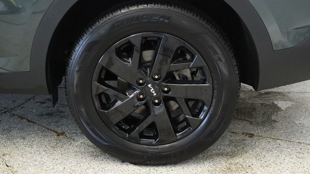 Thumbnail: 2023 Kia Sorento - 16