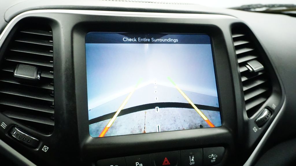 Thumbnail: 2016 Jeep Cherokee - 32