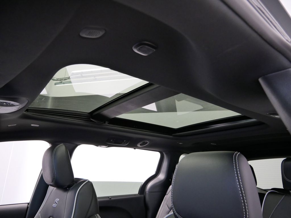 Thumbnail: 2026 Chrysler Pacifica - 4