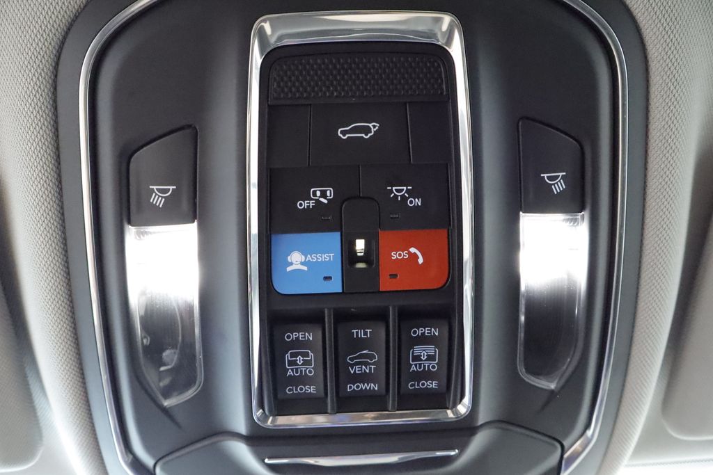 Thumbnail: 2023 Jeep Grand Cherokee - 32