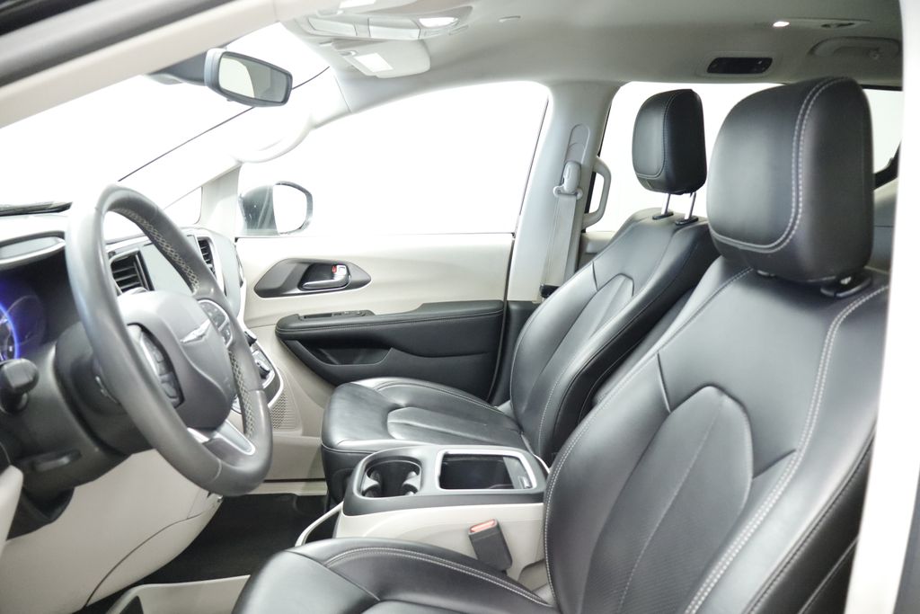 Thumbnail: 2023 Chrysler Pacifica - 24