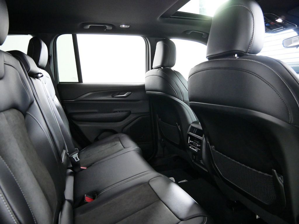 2024 Jeep Grand Cherokee Altitude 26