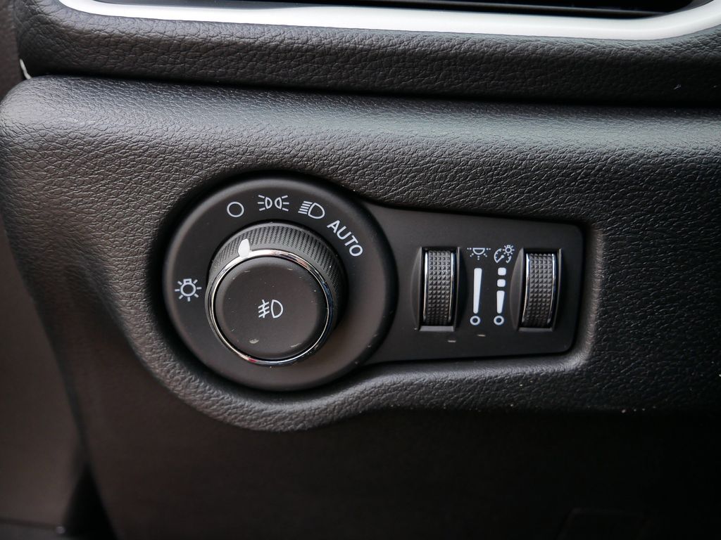 Thumbnail: 2026 Chrysler Pacifica - 22