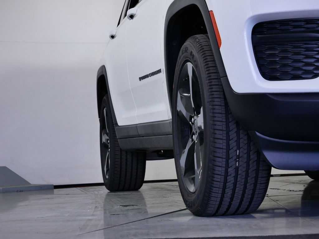 Thumbnail: 2024 Jeep Grand Cherokee - 8