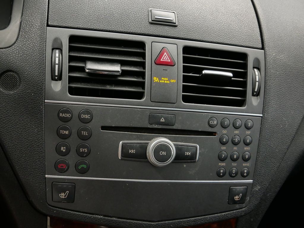 Thumbnail: 2011 Mercedes-Benz C-Class - 30