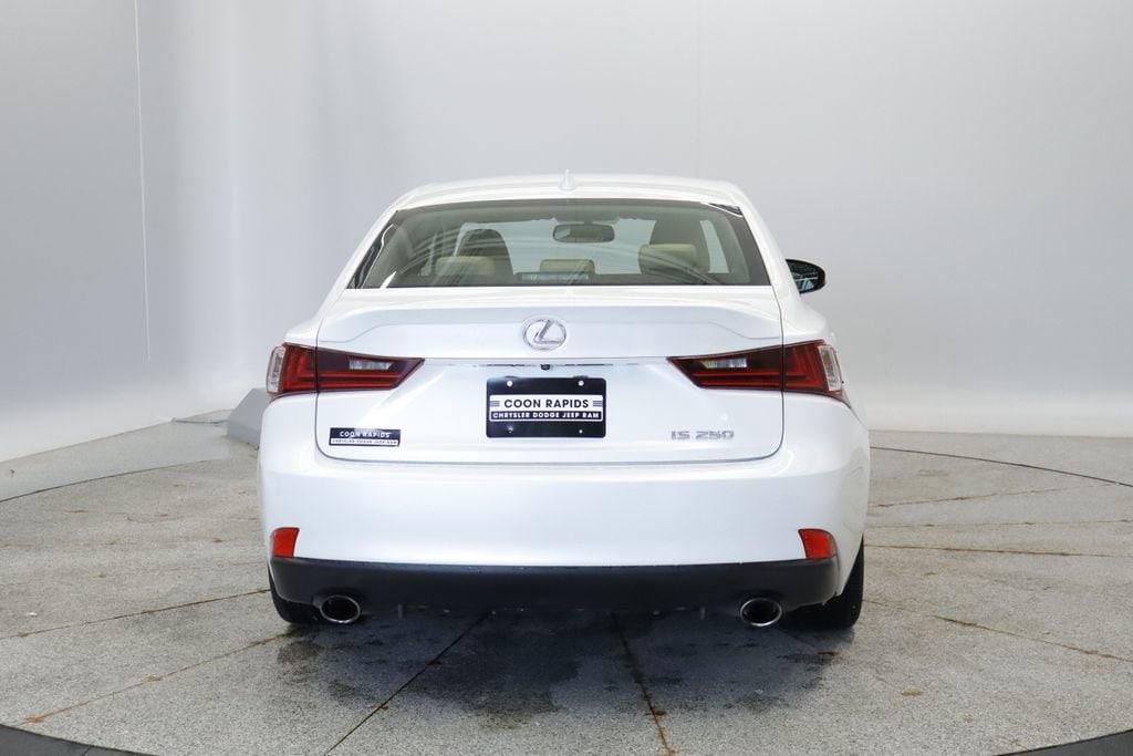Thumbnail: 2015 Lexus IS - 4