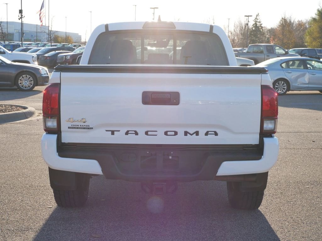 Thumbnail: 2019 Toyota Tacoma - 9