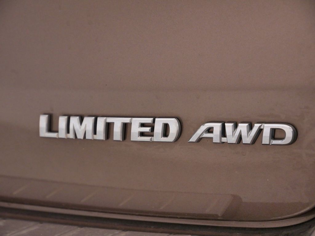 Thumbnail: 2017 Toyota Highlander - 18