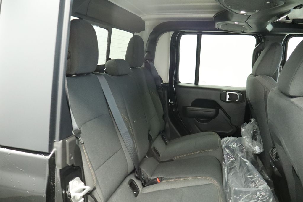 Thumbnail: 2026 Jeep Gladiator - 25