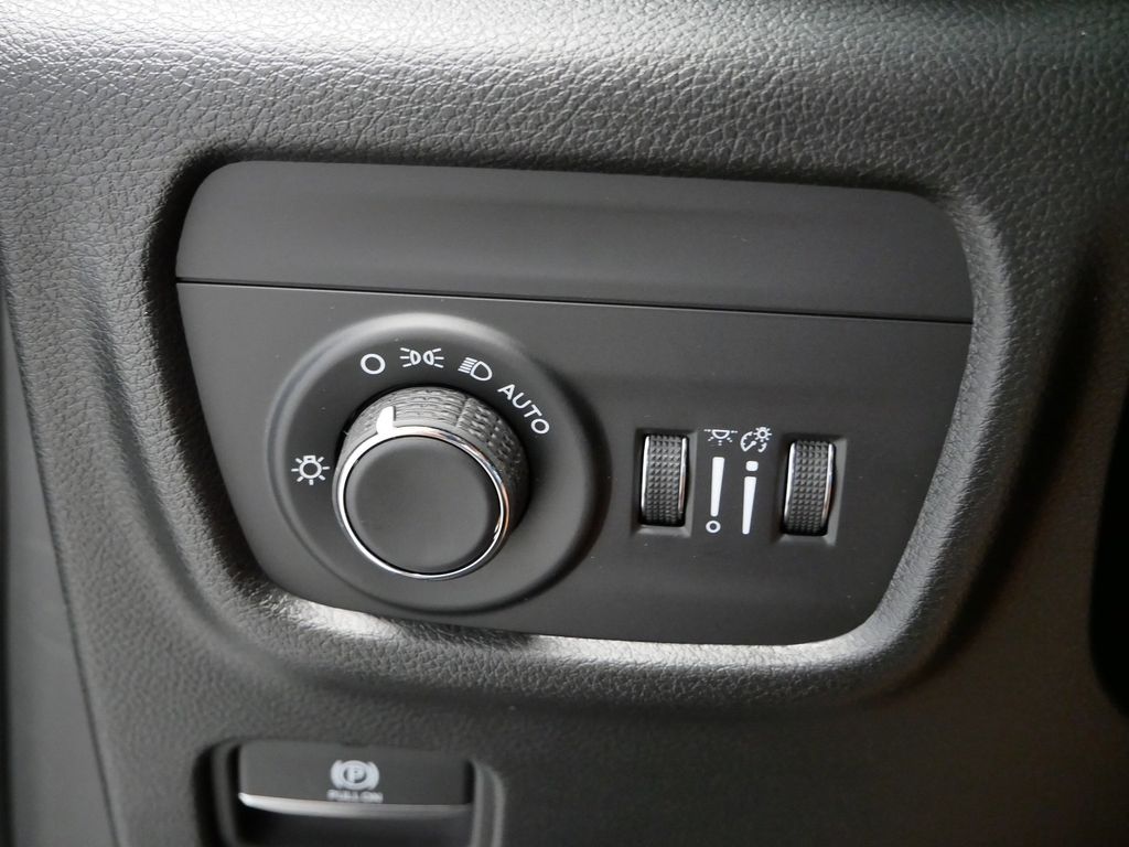 Thumbnail: 2025 Jeep Grand Cherokee - 25